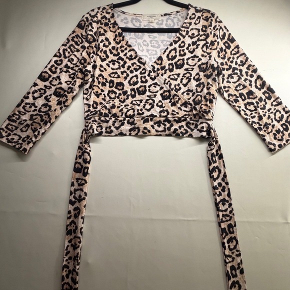 No Comment Ny La Tops - Leopard Print Wrap Top Cropped V-Neck Animal Print Tan Black Small
